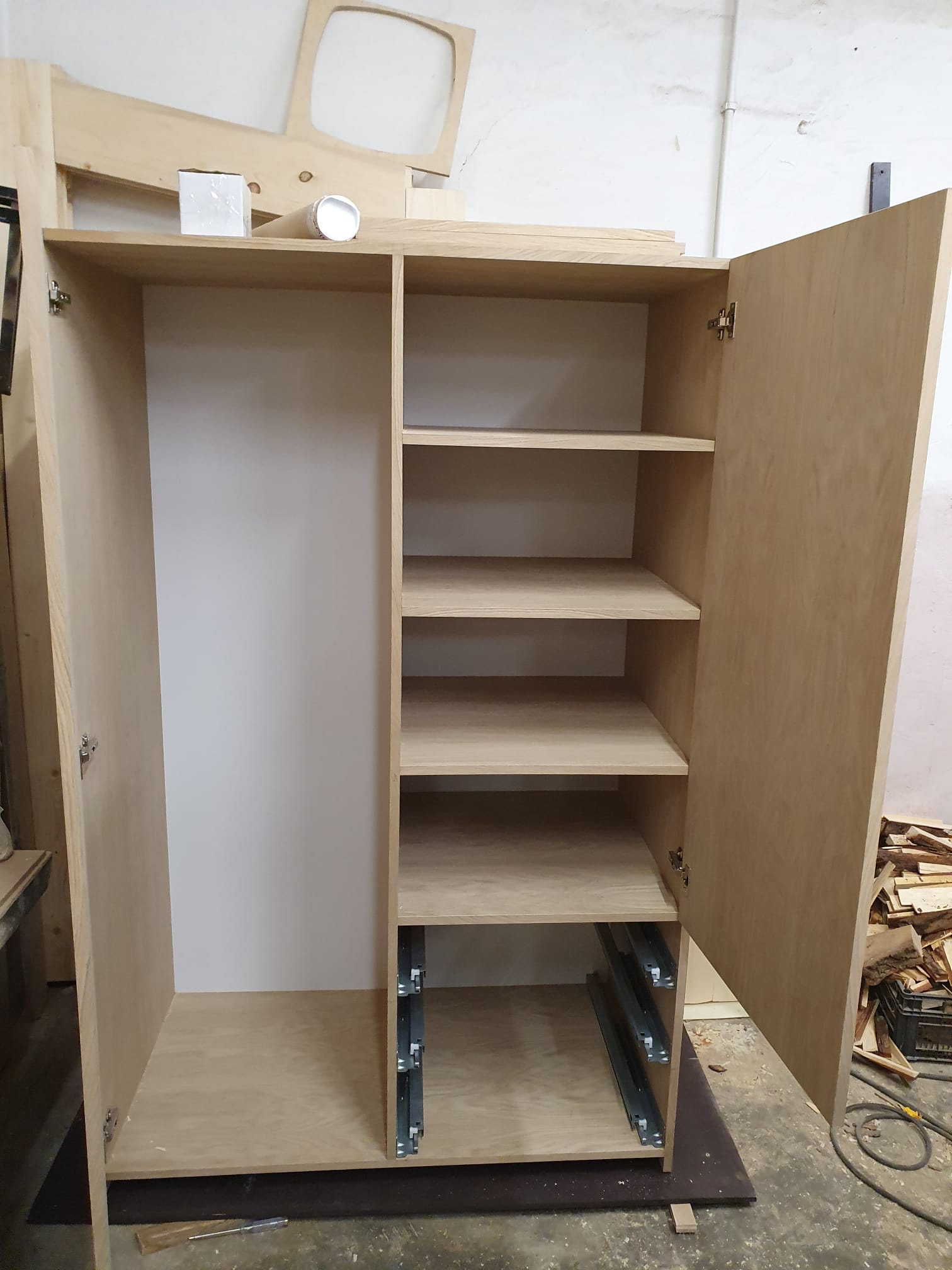 Szafa dębowa widok ogólny